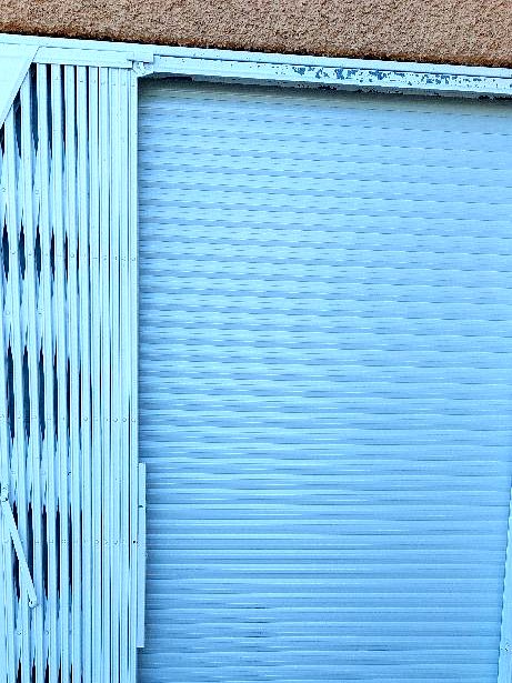 Persiana de puerta de patio reparada